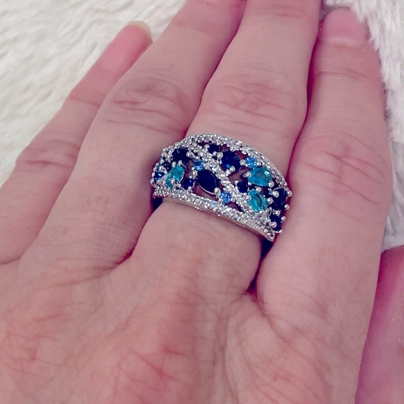 Elegant Silvertone & Lab-Created Blue Topaz and Sapphire Ring. Size 8 - Picture 7 of 7